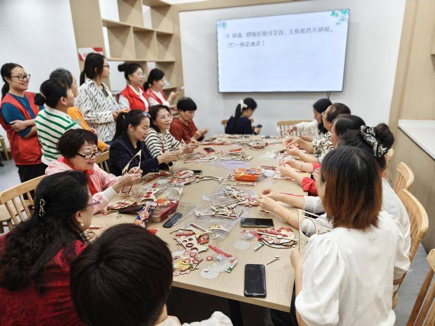 9.30月满中秋，家国同庆！红卫路多彩文化庆“双节”.docx
