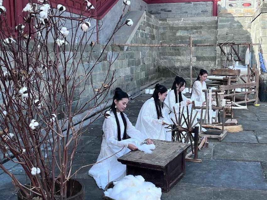 《武当雅集》之“三丰遇真”.docx