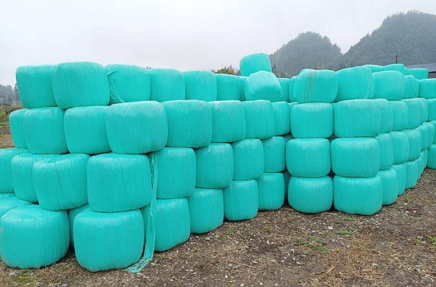 包装堆积的饲料