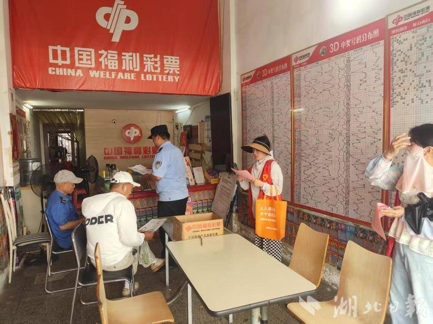 筑牢反诈防线 守护群众平安.docx