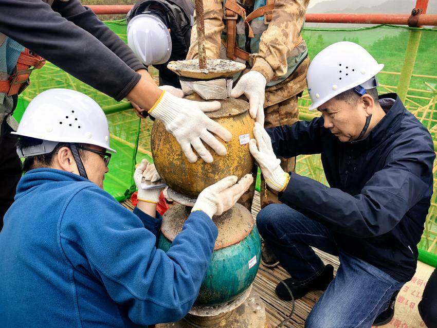 武当山紫霄大殿宝顶开启  共发现历代钱币343枚.docx