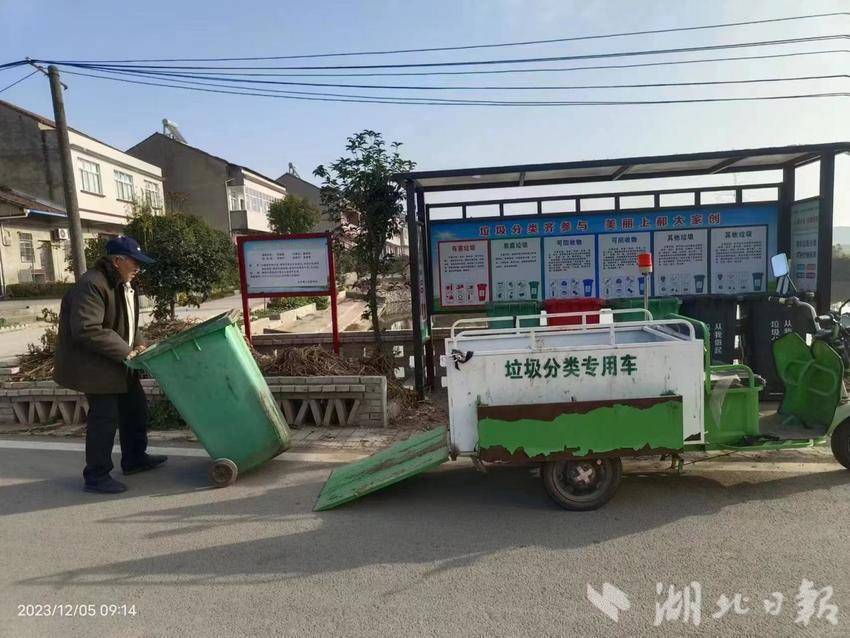 武穴市龙坪镇：加强农村有害垃圾分类回收，助力美丽宜居乡村建设.docx