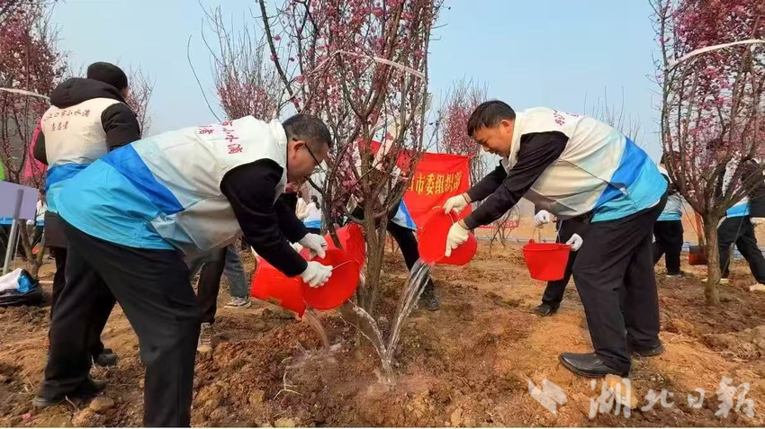 人勤春日定来早，“植”此青绿正当时.docx