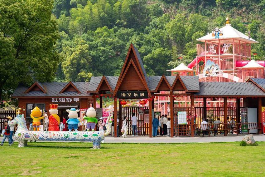 欢度国庆(通稿）1.docx