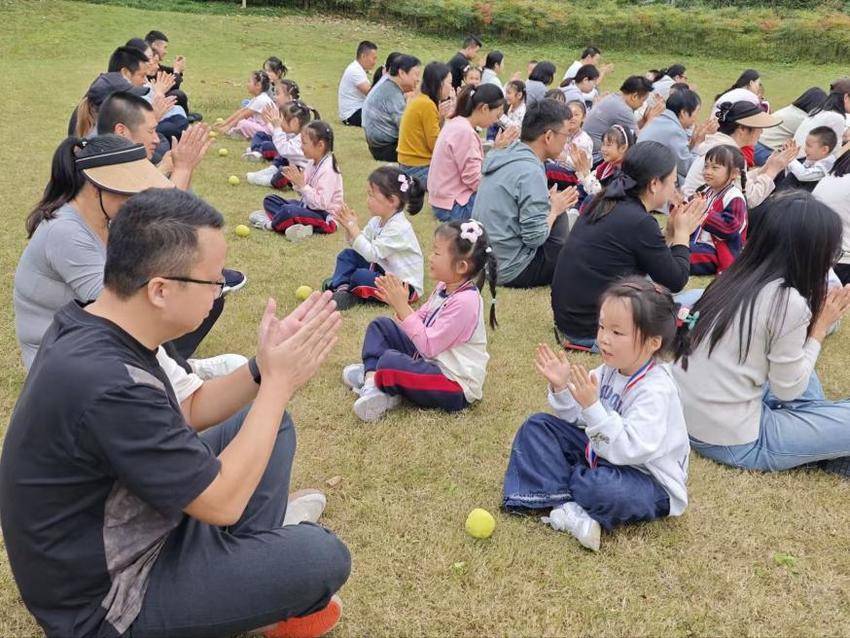 童心寻秋趣.docx