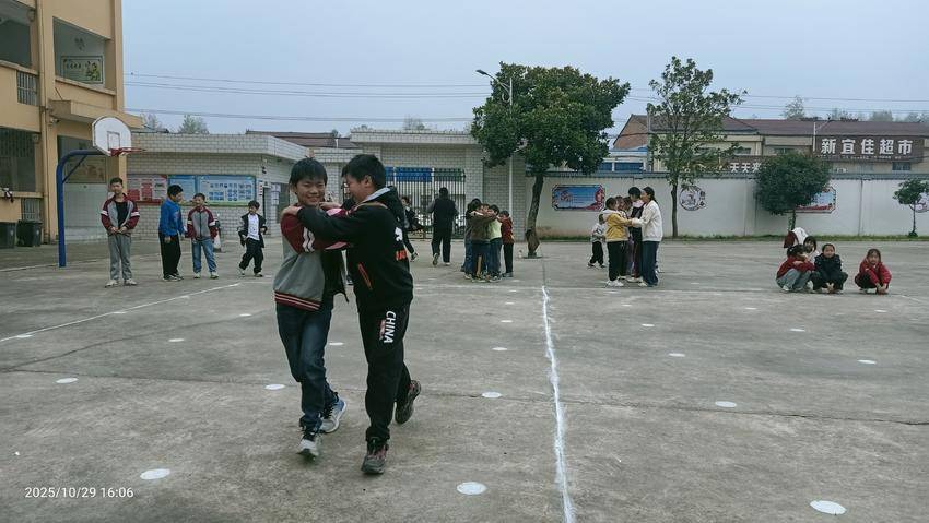 趣味运动促成长，乡村校园焕活力——倒座中心小学开展趣味日活动