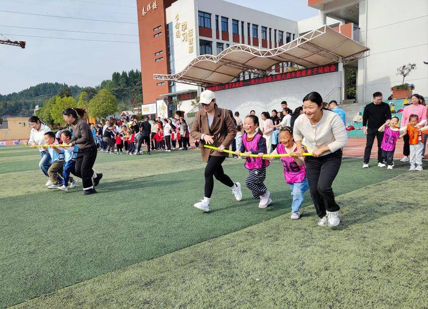 大班组亲子活动新闻稿.docx