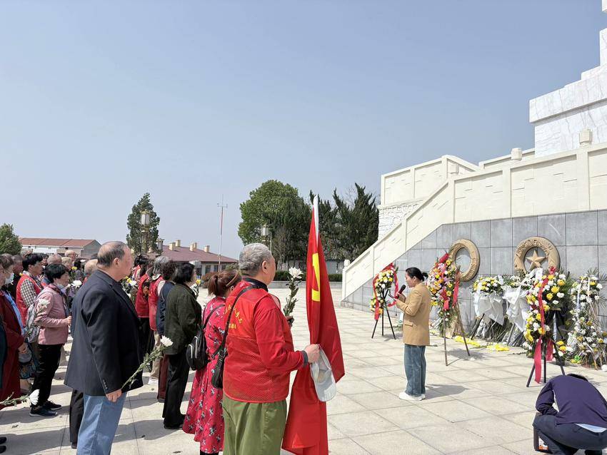 万人社区活动简报(1).docx