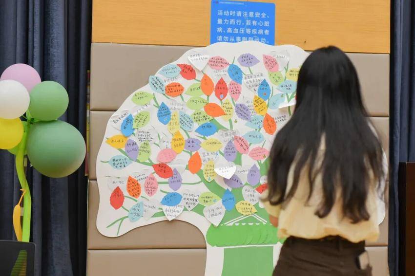 套萌鹅、做手工、抽卡牌...这场「夏日限定」游园，解锁「心」能量~(1).doc
