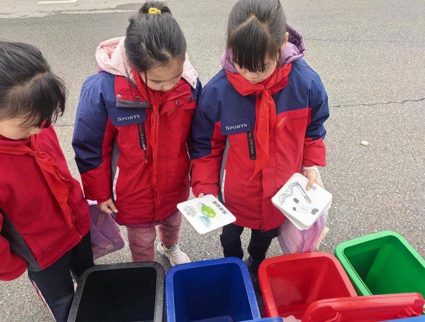 陈贵镇：垃圾分类大作战 争当绿色小卫士.docx