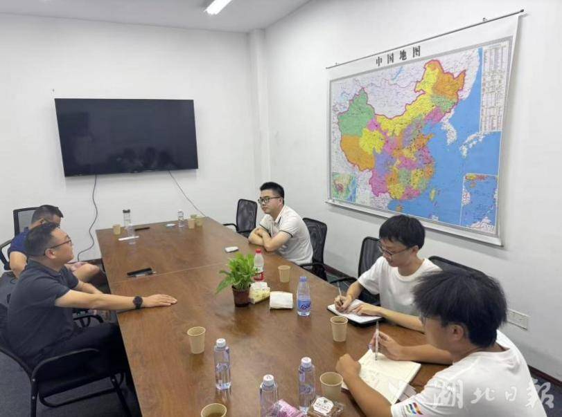 光伏蓝海共建绿色循环，能源转型推动技术攻关——湖大学子探寻硅基光伏组件回收一体化新思路.docx