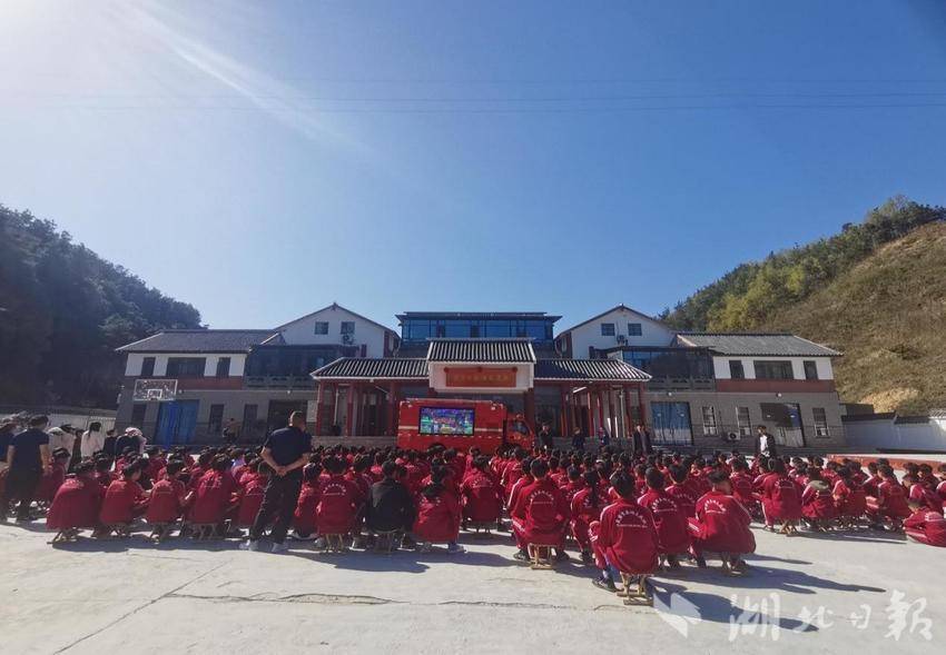 武当山特区武术推广中心联合消防救援大队深入武术馆校进行消防安全知识培训暨逃生演练.docx