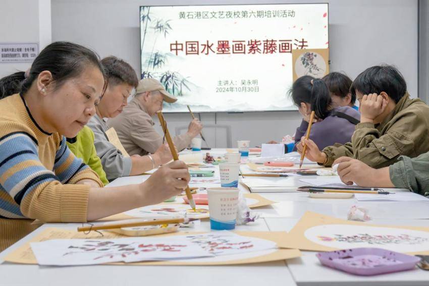 结对帮学助进 掀起夜学热潮黄石港区文艺夜校第六期培训活动精彩举办.doc