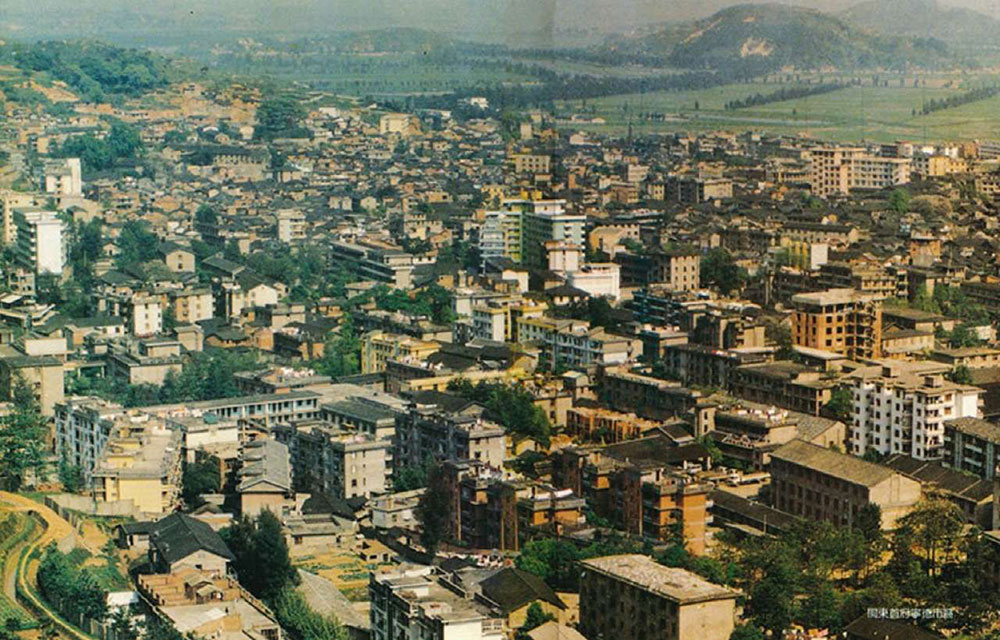 1988年宁德城区风貌。（图源：《习近平在宁德》）