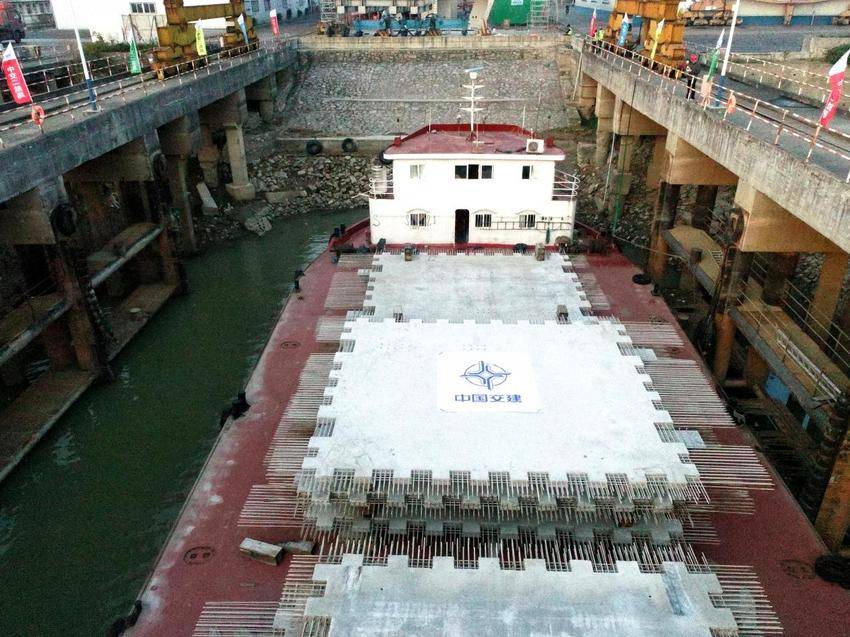 【交通强国】枝江百里洲长江大桥超高性能桥面板全部出运.docx