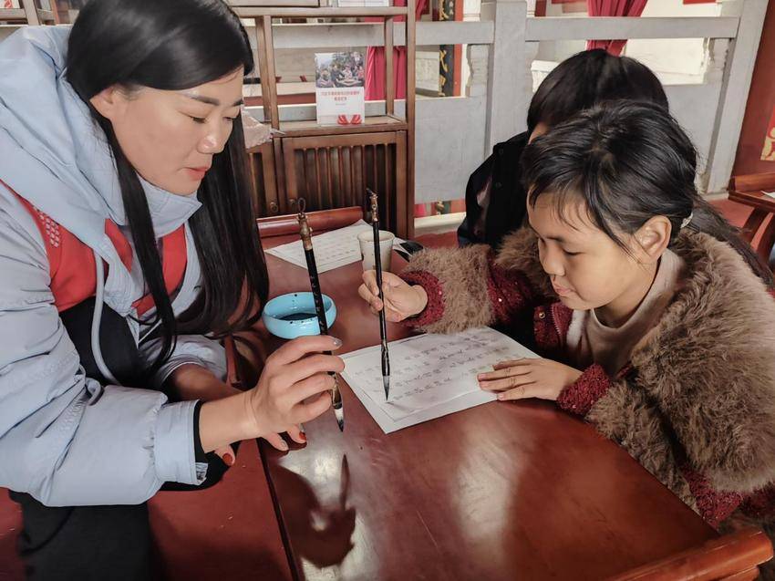 诵中华经典 做博学少年——石任村农家书屋传扬国学新风.docx