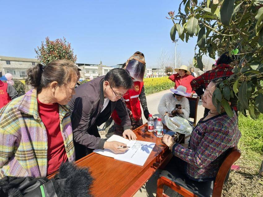 多祥镇成立公益红娘服务队.docx