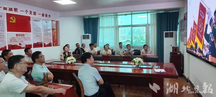 铁血铸丰碑 三农谱新篇.docx