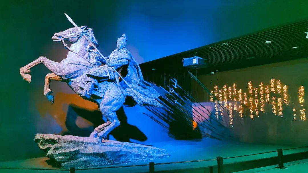 襄阳博物馆内的岳飞塑像  视觉中国 图
