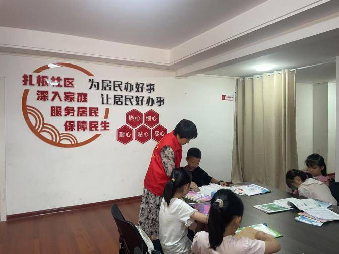 丹心育桃李 卅载谱华章（张小燕）.docx