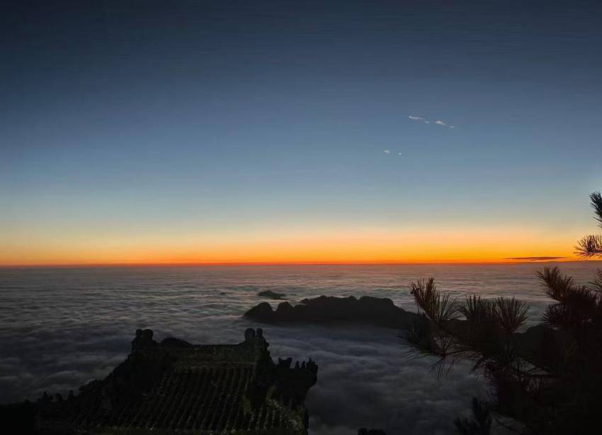 武当秋日云海(1).doc