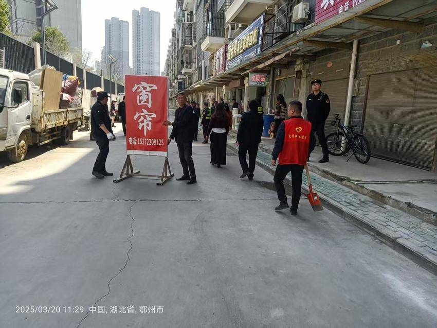 2025.3.20“扫干净、码整齐、清通透”——大湾社区开展环境治理大清理专项工作.docx