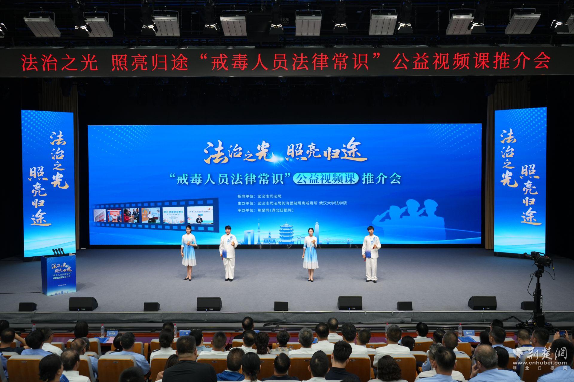 群口快板《绿色无毒谱新篇》   熊子恒 摄