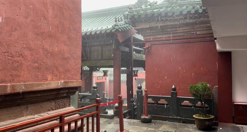 武当山景区迎来2024年冬天首场降雪.docx