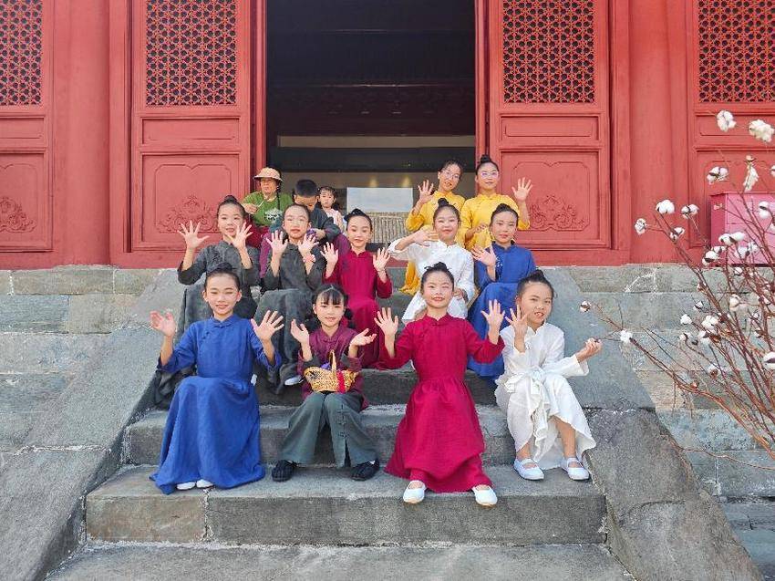 《武当雅集》之“三丰遇真”.docx