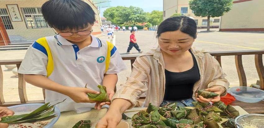传统节日赋能劳动教育：武穴市第四实验小学“粽香传雅韵”跨学科实践的育人探索.docx