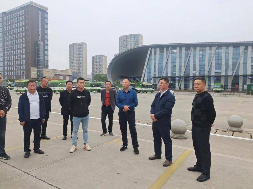 市交通运输局调研汽运商务车公司工作