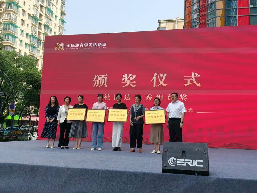 群星闪耀云集 学习点亮生活.docx