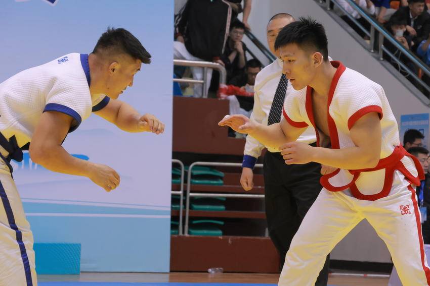 “以沉稳之姿，铸冠军底色”——记武汉体育学院中国式摔跤队队长刘潇扬.docx