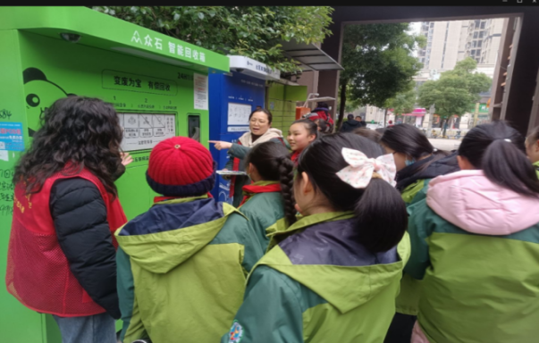 万人社区学雷锋志愿服务活动简报3.4.docx