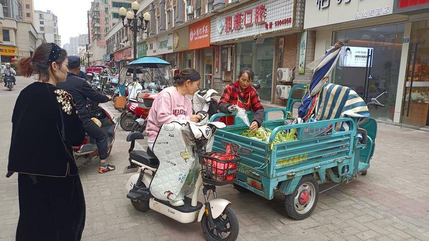 郭婆婆“三迁”玉米摊.docx