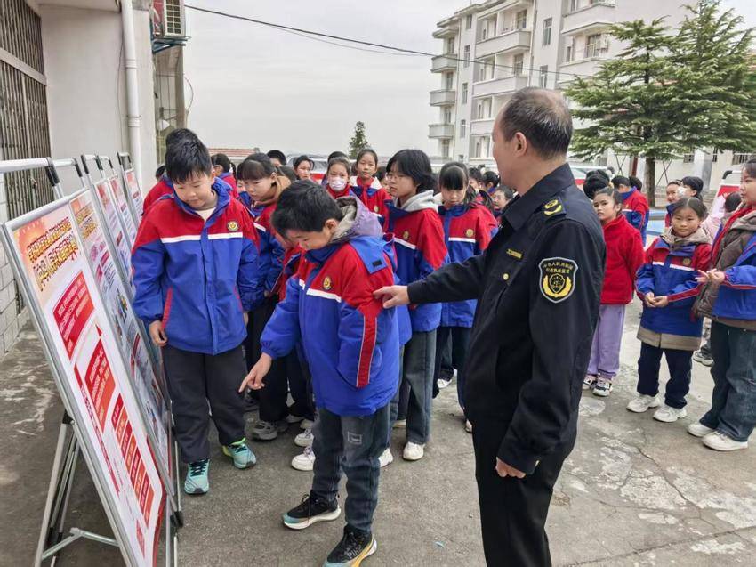 “快乐学法 科技赋能”普法活动走进陈店乡中心小学.docx