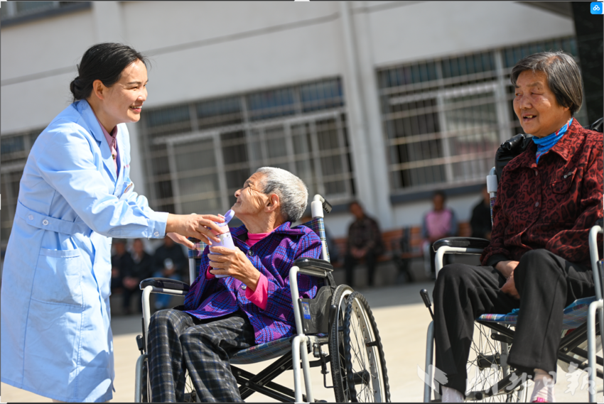 图片新闻：英山：打造“邹倩工作室”养老服务品牌(图文版）.doc