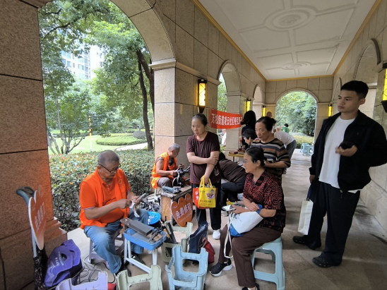 万松街道 凌云社区 月满中秋迎国庆  情暖世家乐团圆10.9.docx