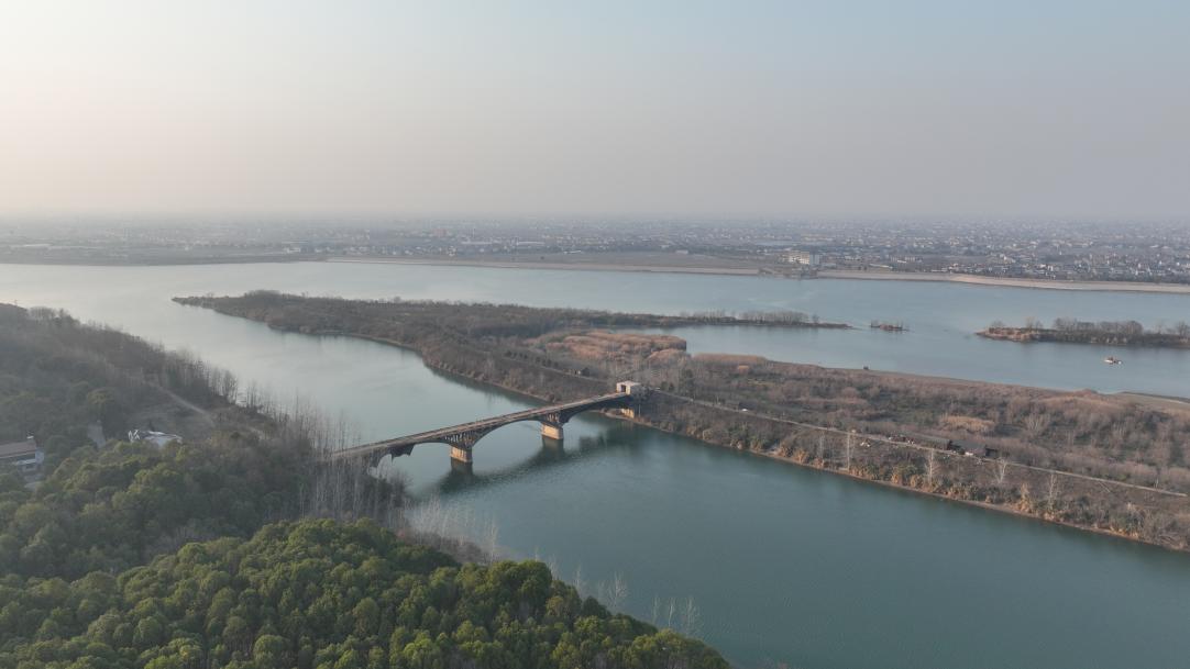 【一线传声】中交二航局艳洲枢纽项目碍航小河桥成功爆破拆除.docx