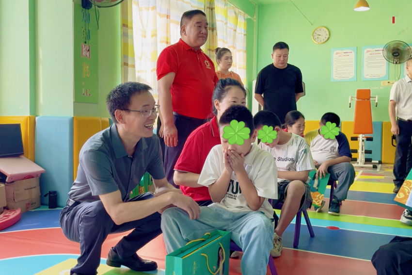 沔商大爱助残暖心市残联联合多方开展关爱特殊儿童公益行.doc