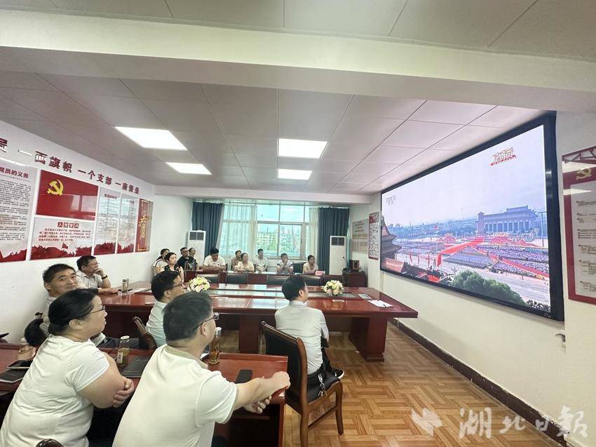 铁血铸丰碑 三农谱新篇.docx