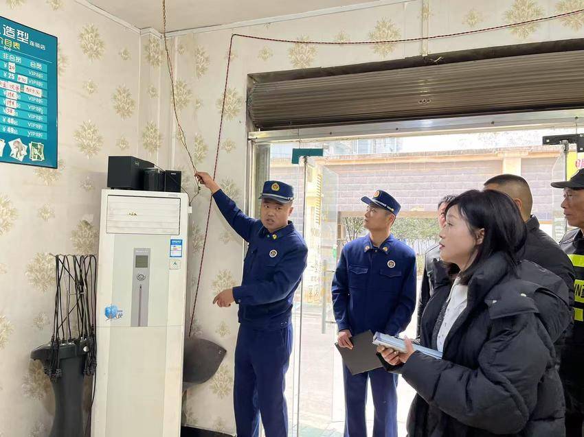 （葛店正街小型站的新春故事）新春走基层 当好守夜人11.doc