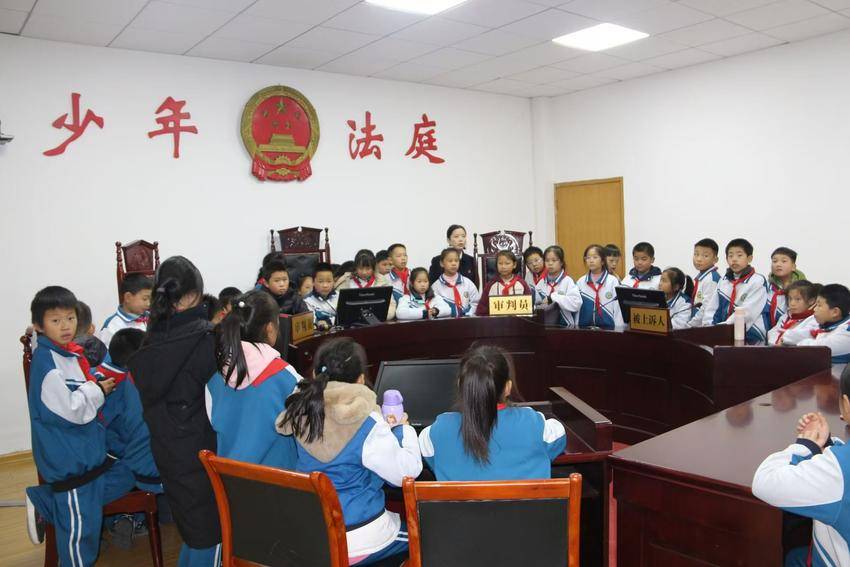 学生进法院 学法零距离