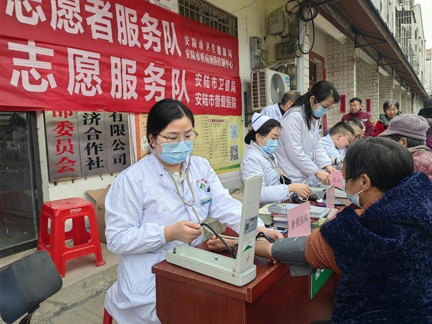 安陆市普爱医院开展“国际志愿者日”义诊活动.docx