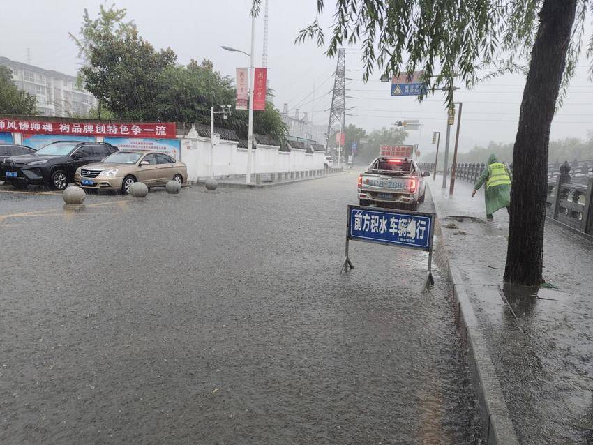 特区住建局：闻“雨”而动 积极应对极端天气 (1).docx