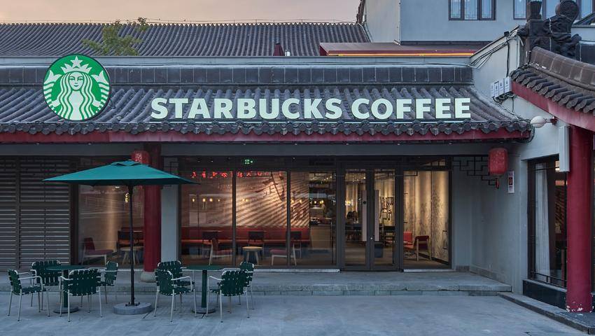 武当山特区首家星巴克开业 “舌尖美食”助推旅游高质量发展(1).docx