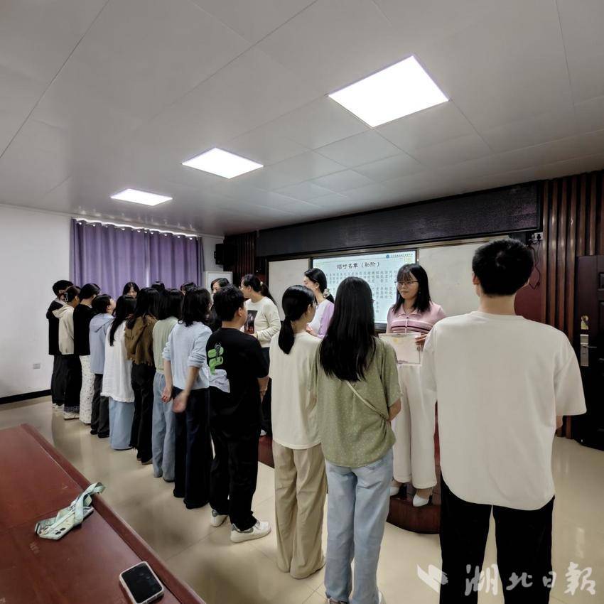青蓝结对育桃李.docx