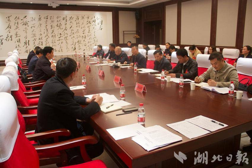 胡金云等县领导继续参加县政协委员分组讨论(1).doc