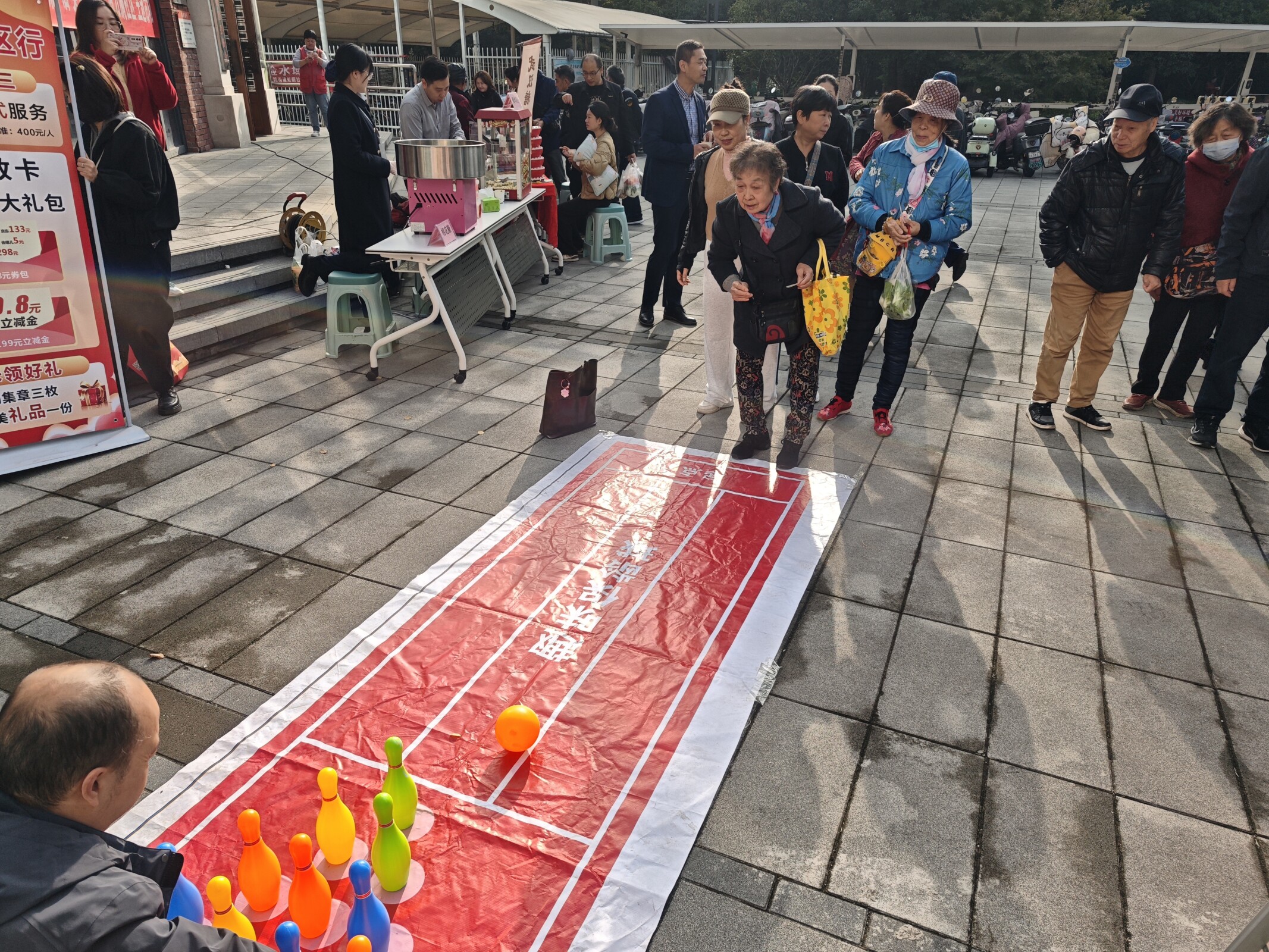 11.25美食聚邻里，活力满社区，虹蔚社区首届邻里节点燃冬日温情.docx