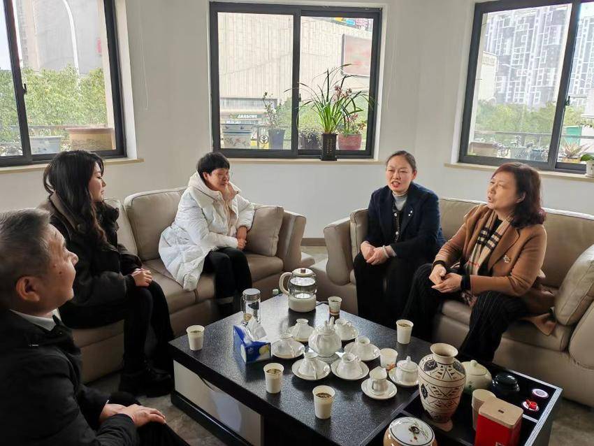 “筑巢引凤”、“固巢养凤”持续助力南湖企业发展(1)(1).doc